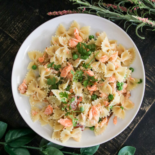 Simple and delicious smoked salmon pasta without cream - Who Noms